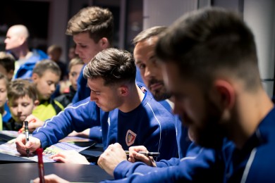  Na stadionie Piasta, gdzie zawodowi bramkarze wcielili się w rolę bramkarskich nauczycieli 